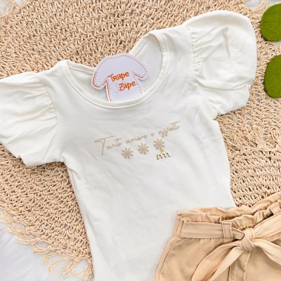 Conj. Blusa "Tanto Amore e Affetto" e Short Saia Raminhos com Flores - Areia